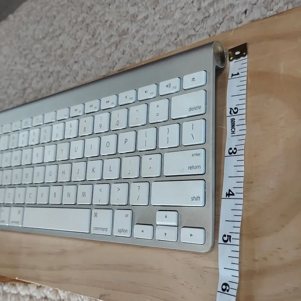 Apple Wireless Keyboard Bluetooth Battery Powered Silver Aluminum A 1314 Slim